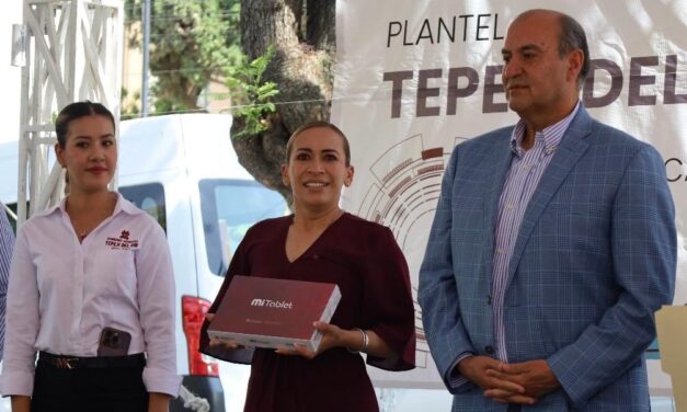 El Gobierno de Hidalgo en Tepeji del Río impulsa la transformación educativa con entrega de tabletas a estudiantes