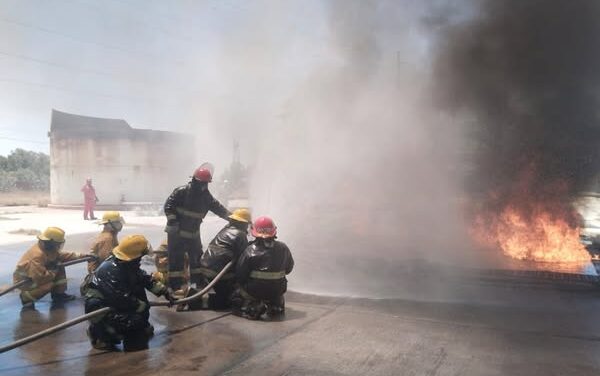 Bomberos fortalecen 𝐜𝐚𝐩𝐚𝐜𝐢𝐭𝐚𝐜𝐢𝐨́𝐧 𝐞𝐧 𝐜𝐨𝐦𝐛𝐚𝐭𝐞 𝐜𝐨𝐧𝐭𝐫𝐚 𝐢𝐧𝐜𝐞𝐧𝐝𝐢𝐨𝐬 𝐜𝐨𝐧 𝐚𝐩𝐨𝐲𝐨 𝐝𝐞 𝐥𝐚 𝐑𝐞𝐟𝐢𝐧𝐞𝐫𝐢́𝐚 𝐌𝐢𝐠𝐮𝐞𝐥 𝐇𝐢𝐝𝐚𝐥𝐠𝐨