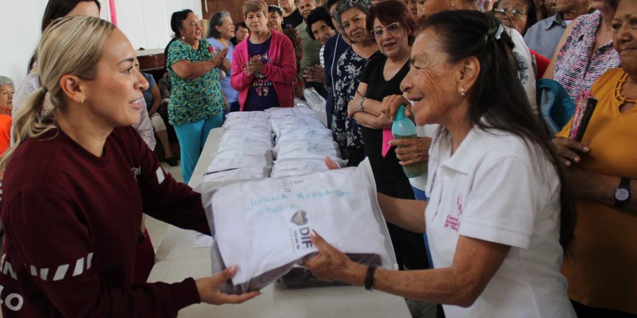 Presidenta Tania Valdez Cuéllar entrega uniformes deportivos al grupo “Jóvenes de Plata Colorines” y participa en clase de zumba