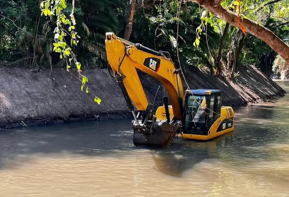 Continúan acciones de limpieza y desazolve en el cauce del río Tepeji ante temporada de lluvias