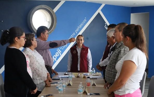 Tania Valdez Cuéllar toma protesta a Sabino García Jasso como Director de la CAAMTROH