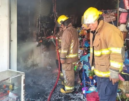 La Unidad Municipal de Protección Civil y Bomberos Tepeji del Río, atendió dos servicios por incendio.