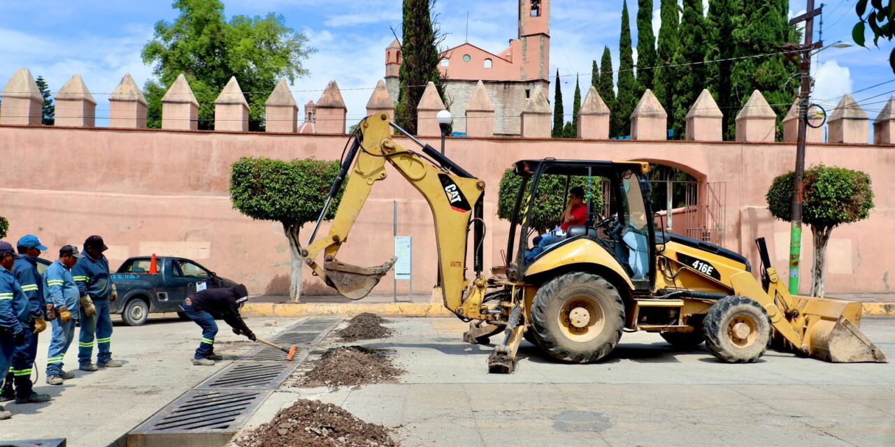 Realizan labores de limpieza en las coladeras del centro de Tula de Allende