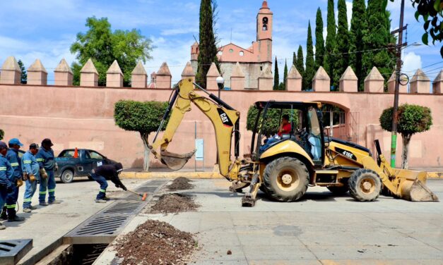Realizan labores de limpieza en las coladeras del centro de Tula de Allende