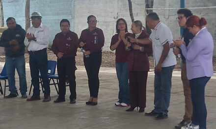Gobierno Municipal de Tepeji del Río Dona Cisterna de Agua Potable a Escuela Primaria en Tinajas