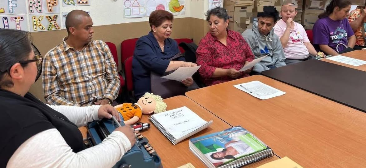 Aprende Sistema Braille en la biblioteca Nezahualcóyotl de #TepejiDelRío