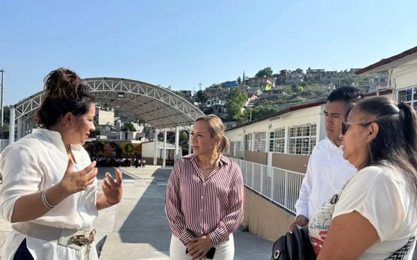 Alcaldesa entreaga apoyo económico a escuela primaria de Tepeji del Río