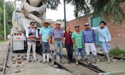 Gobierno Municipal de Tepeji del Río Entrega Concreto para Mejora de Infraestructura Vial en San Buenaventura