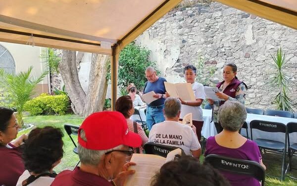 Fomentan la lectura entre adultos mayores de Tepeji