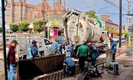 El Gobierno Municipal de Tula de Allende avanza en el trabajo de limpieza y desazolve del sistema de alcantarillas.