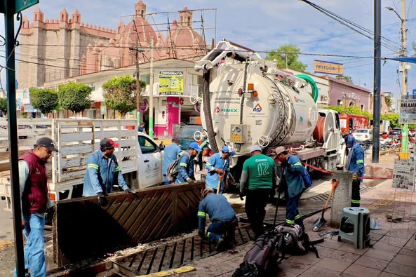 El Gobierno Municipal de Tula de Allende avanza en el trabajo de limpieza y desazolve del sistema de alcantarillas.