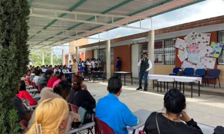 Gobierno de Atotonilco participa en la 𝗙𝗲𝗿𝗶𝗮 𝗜𝗻𝗳𝗼𝗿𝗺𝗮𝘁𝗶𝘃𝗮 𝘀𝗼𝗯𝗿𝗲 𝗣𝗿𝗲𝘃𝗲𝗻𝗰𝗶𝗼́𝗻 𝗱𝗲 𝗔𝗱𝗶𝗰𝗰𝗶𝗼𝗻𝗲𝘀