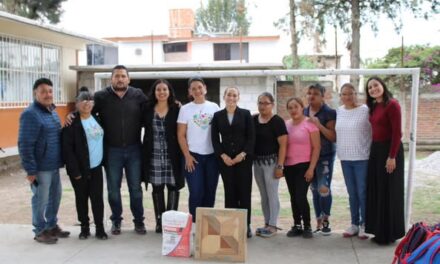 Entregan loseta para el comedor escolar de la primaria José María Vasconcelos,
