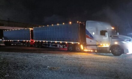 Recuperan tractocamión que transportaba mercancía valuada 1.6 millones de pesos