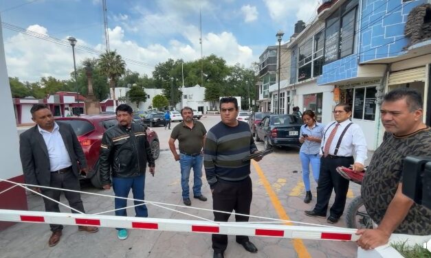 Se manifiestan en el Centro de Justicia de #TepejiDelRio, por el nuevo cobro de estacionamiento