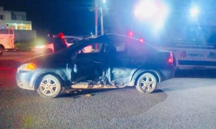 Tres personas resultaron lesionadas en un accidente registrado en la Avenida Norte en Atitalaquia, a la altura de las casetas del Arco Norte.