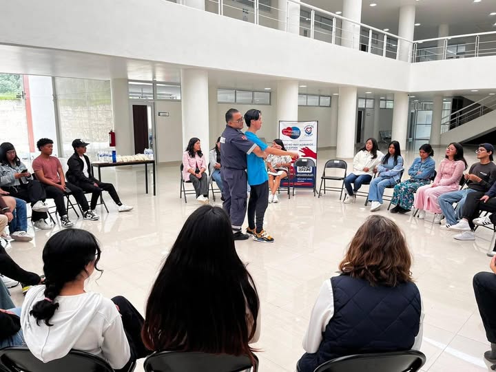 PC Tepeji imparte taller de primeros auxilios a estudiantes de la UTTT