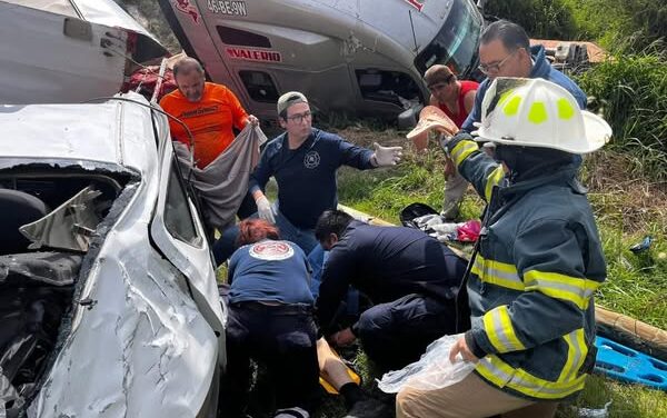 Atienden autoridades accidente vehicular en la autopista México–Querétaro