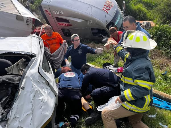 Atienden autoridades accidente vehicular en la autopista México–Querétaro