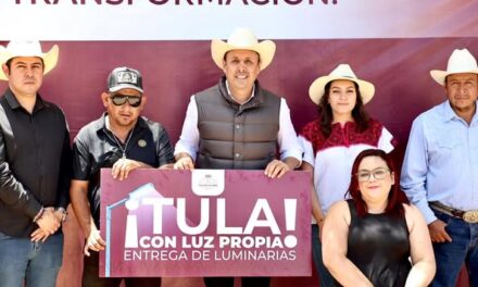 Cristhian Martínez entrega luminarias y cemento en las comunidades de Santa Ana y Michimaloya.