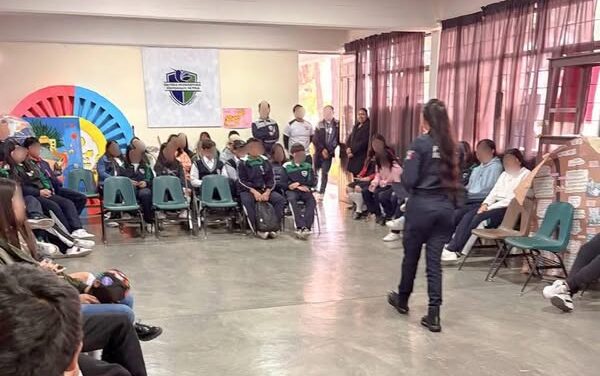 Realizan conferencia sobre control de emociones en preparatoria de Atotonilco de Tula
