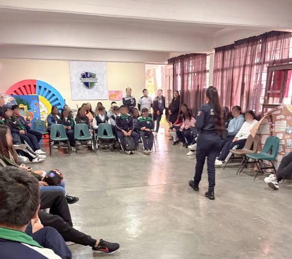 Realizan conferencia sobre control de emociones en preparatoria de Atotonilco de Tula