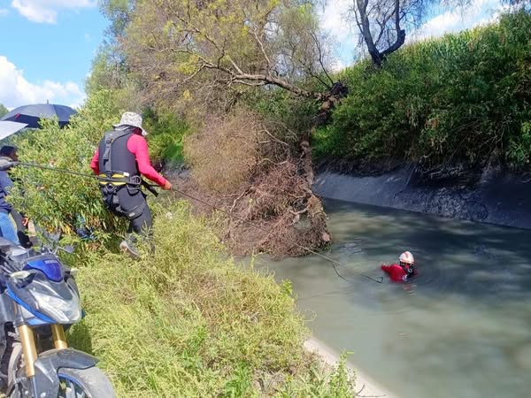 Localizan el cuerpo del menor que cayó al canal en Tezontepec de Aldama