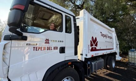 Entrega de nuevo camión recolector de basura en Tepeji del Río