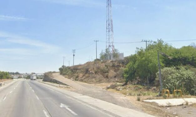 Localizan cuerpo en avanzado esta de descomposición en la autopista México Querétaro