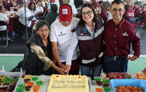 El Sistema DIF Municipal #Tepeji celebró con gran cariño el Día del Adulto Mayor en CEDECOM.