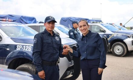 Refuerzan seguridad en Tepeji con la entrega de 8 patrullas equipadas