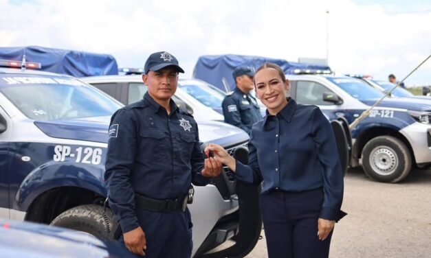 Refuerzan seguridad en Tepeji con la entrega de 8 patrullas equipadas
