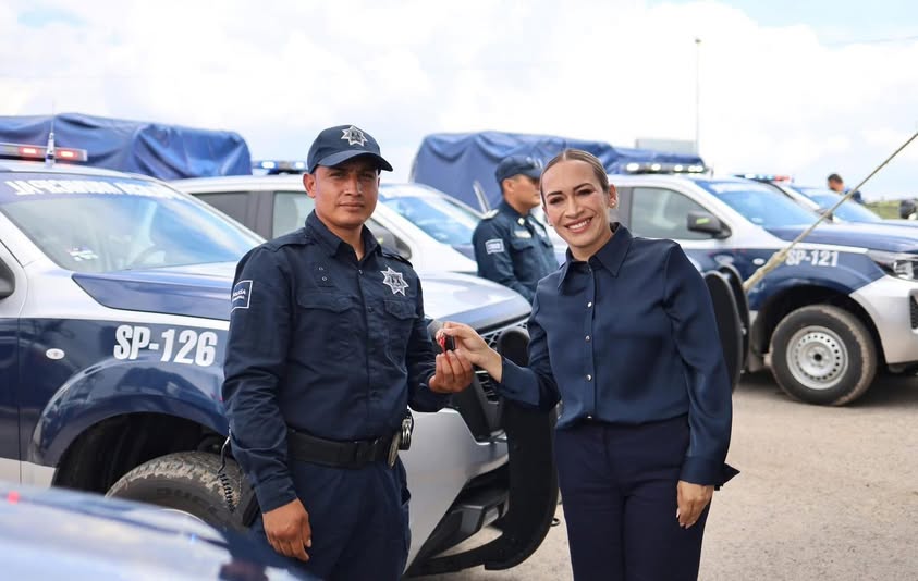 Refuerzan seguridad en Tepeji con la entrega de 8 patrullas equipadas