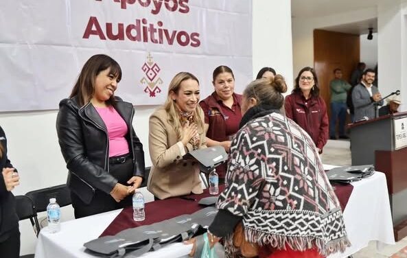 60 personas beneficiadas con auxiliares auditivos en Tepeji del Río
