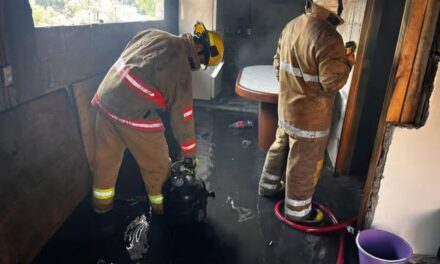 Bomberos de Tepeji sofocan incendio de una vivienda en El Salto