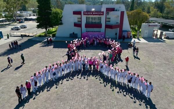 Realizan caminata en conmemoración del Día Internacional de la Lucha Contra el Cáncer de Mama en Tula