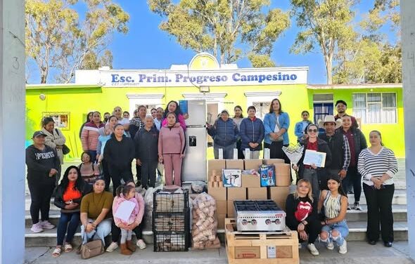 Entregan mobiliario para le comedor escolar en es Primaria de Tepeji