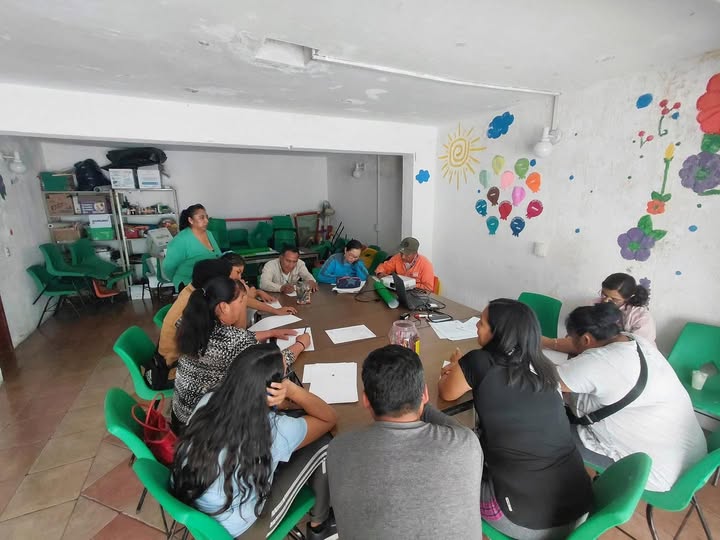 𝗧𝗮𝗹𝗹𝗲𝗿 “𝗘𝘀𝘁𝗶𝗹𝗼𝘀 𝗱𝗲 𝗰𝗿𝗶𝗮𝗻𝘇𝗮 𝗽𝗼𝘀𝗶𝘁𝗶𝘃𝗮” 𝗽𝗮𝗿𝗮 𝗽𝗮𝗱𝗿𝗲𝘀 𝗱𝗲 𝗳𝗮𝗺𝗶𝗹𝗶𝗮 𝗱𝗲𝗹 𝗮́𝗿𝗲𝗮 𝗱𝗲 𝗦𝗜𝗣𝗜𝗡𝗡𝗔