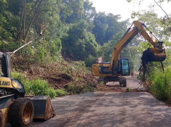 Abren 231 caminos y entregan más de 100 mil despensas en Hidalgo