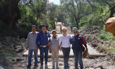 Tania Valdez supervisa obra en Dos Peñas
