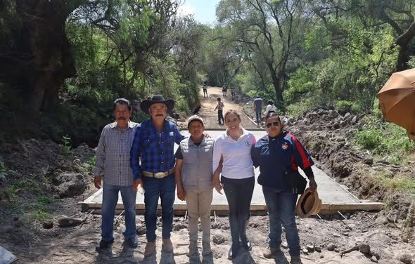 Tania Valdez supervisa obra en Dos Peñas