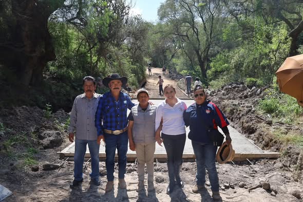 Tania Valdez supervisa obra en Dos Peñas
