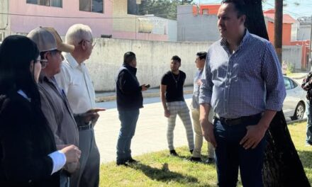 Rehabilitan pavimento hidráulico en la colonia los Fresnos en Tula de Allende