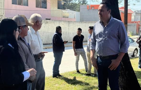 Rehabilitan pavimento hidráulico en la colonia los Fresnos en Tula de Allende