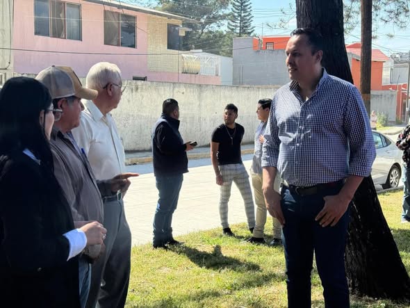 Rehabilitan pavimento hidráulico en la colonia los Fresnos en Tula de Allende