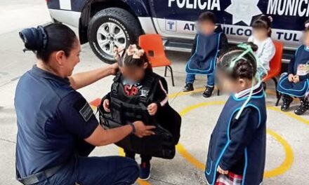 𝗔𝗰𝗲𝗿𝗰𝗮𝗺𝗼𝘀 𝗮 𝗹𝗮 𝗻𝗶𝗻̃𝗲𝘇 𝗮 𝗹𝗮 𝗹𝗮𝗯𝗼𝗿 𝗽𝗼𝗹𝗶𝗰𝗶𝗮𝗹 𝗰𝗼𝗻 𝗲𝗹 𝗽𝗿𝗼𝗴𝗿𝗮𝗺𝗮 “𝗨𝗻 𝗱𝗶́𝗮 𝗰𝗼𝗻 𝗺𝗶 𝗮𝗺𝗶𝗴𝗼 𝗽𝗼𝗹𝗶𝗰𝗶́𝗮”