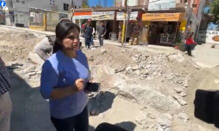 Vecinos y comerciantes de la calle José Luis Cuevas en Tepeji, denuncian retraso en el cronograma de obra de introducción de drenaje y pavimentación de dicha arteria vial.