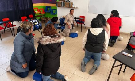Capacitan en primeros auxilios a maestros de La Escuela Primaria “Luis Hidalgo Monroy”