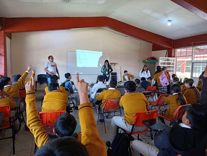 𝗜𝗻𝗳𝗼𝗿𝗺𝗮𝗿, 𝗽𝗿𝗲𝘃𝗲𝗻𝗶𝗿 𝘆 𝗽𝗿𝗼𝘁𝗲𝗴𝗲𝗿: 𝗮𝗰𝗰𝗶𝗼𝗻𝗲𝘀 𝗽𝗼𝗿 𝗹𝗮 𝗻𝗶𝗻̃𝗲𝘇 𝘆 𝗮𝗱𝗼𝗹𝗲𝘀𝗰𝗲𝗻𝗰𝗶𝗮 𝗲𝗻 𝗔𝘁𝗼𝘁𝗼𝗻𝗶𝗹𝗰𝗼 𝗱𝗲 𝗧𝘂𝗹𝗮