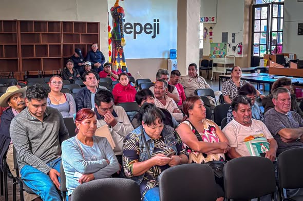Imparten taller sobre 𝐜𝐢𝐛𝐞𝐫𝐬𝐞𝐠𝐮𝐫𝐢𝐝𝐚𝐝 a delegados de Tepeji del Río
